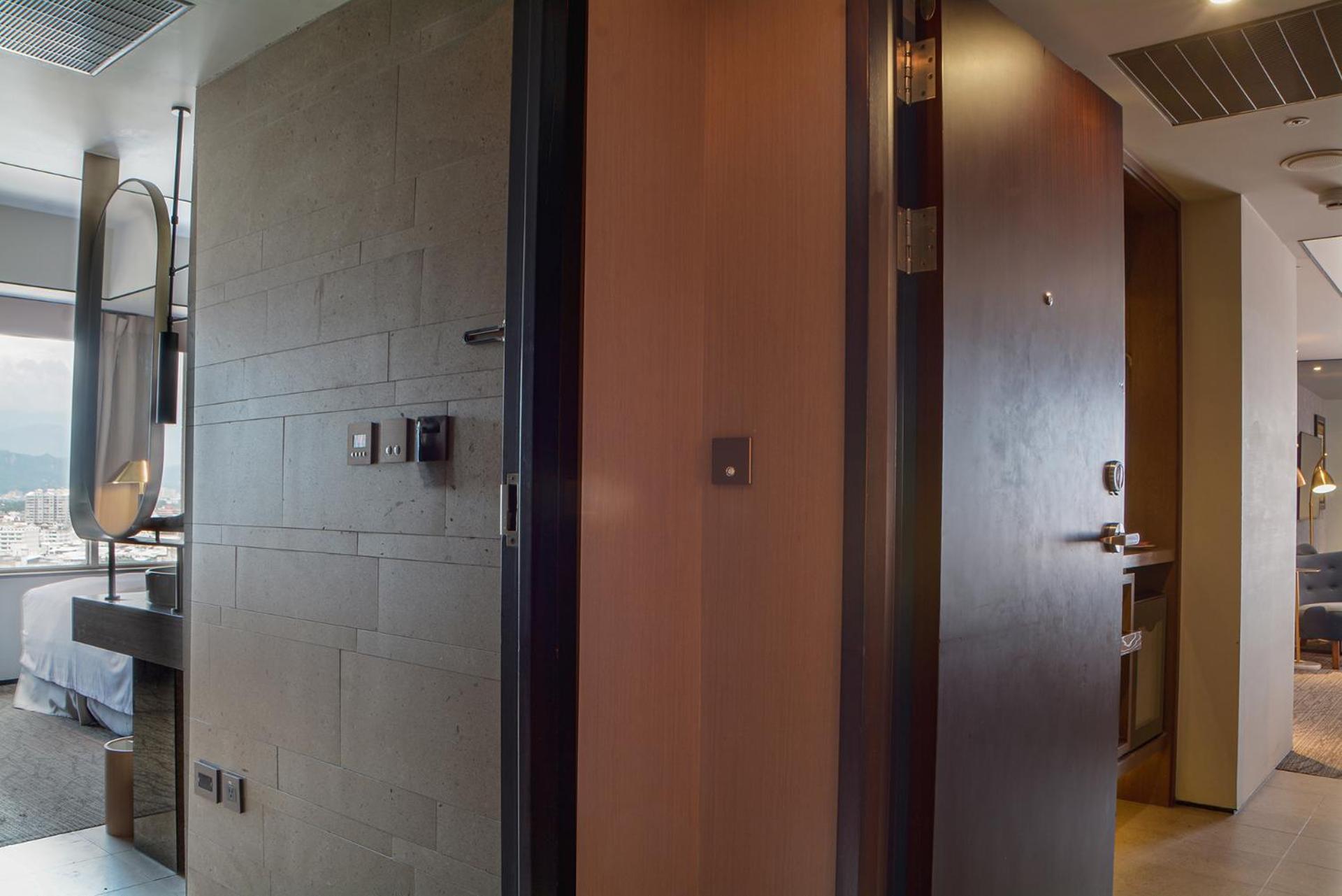 Sheraton Taitung Hotel Kültér fotó A sliding door
