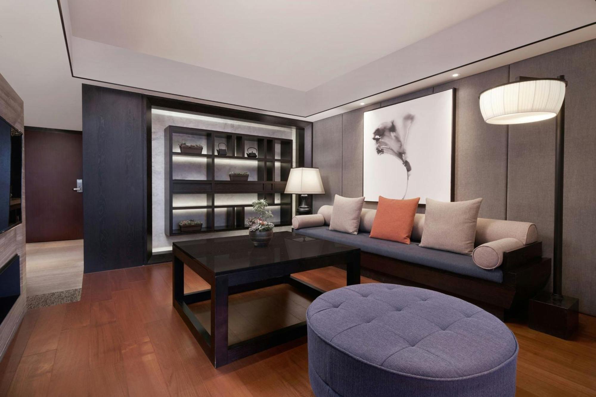 Sheraton Taitung Hotel Kültér fotó A living room at the Mandarin Oriental, Hong Kong