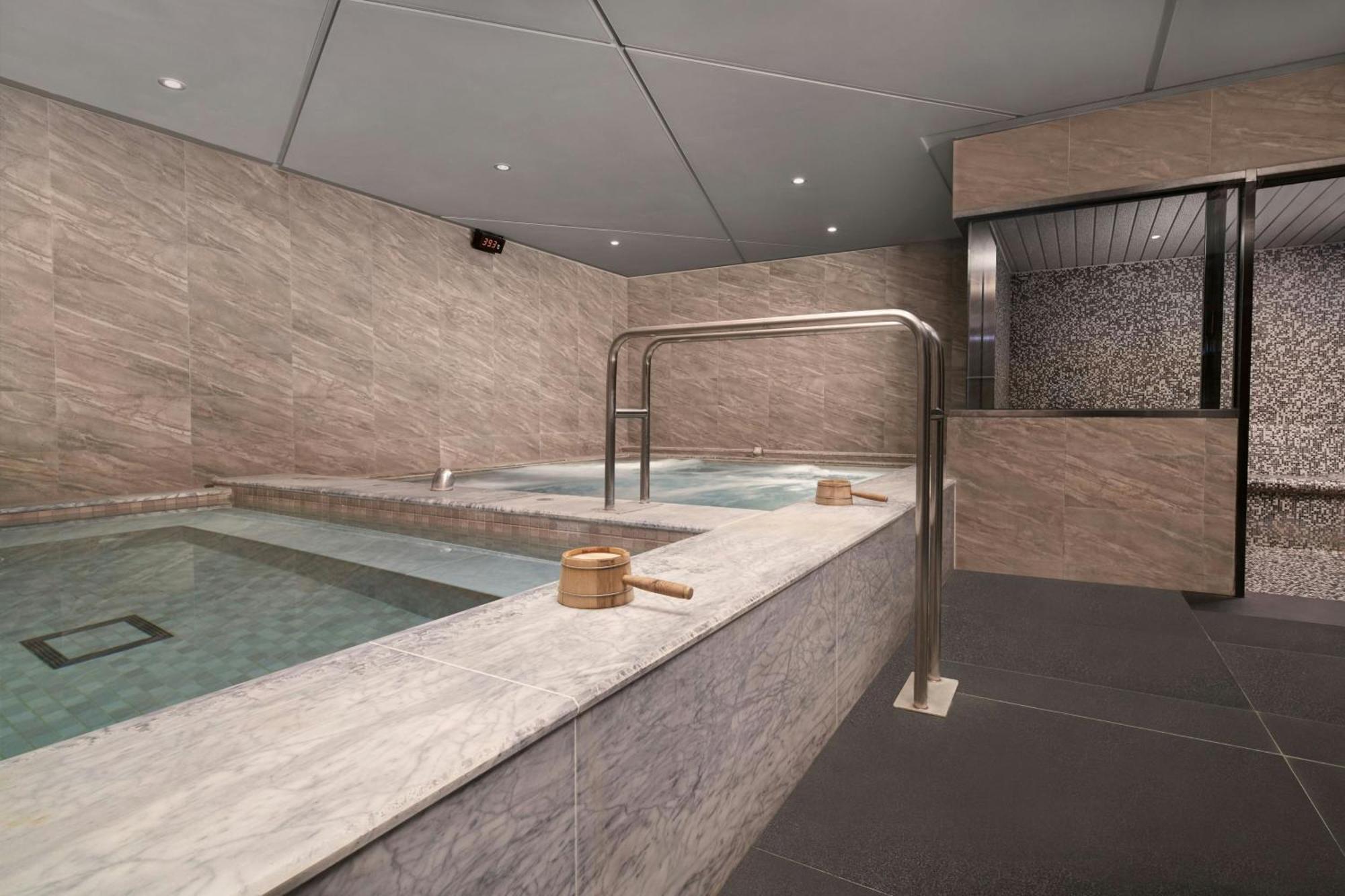 Sheraton Taitung Hotel Kültér fotó A spa in a hotel