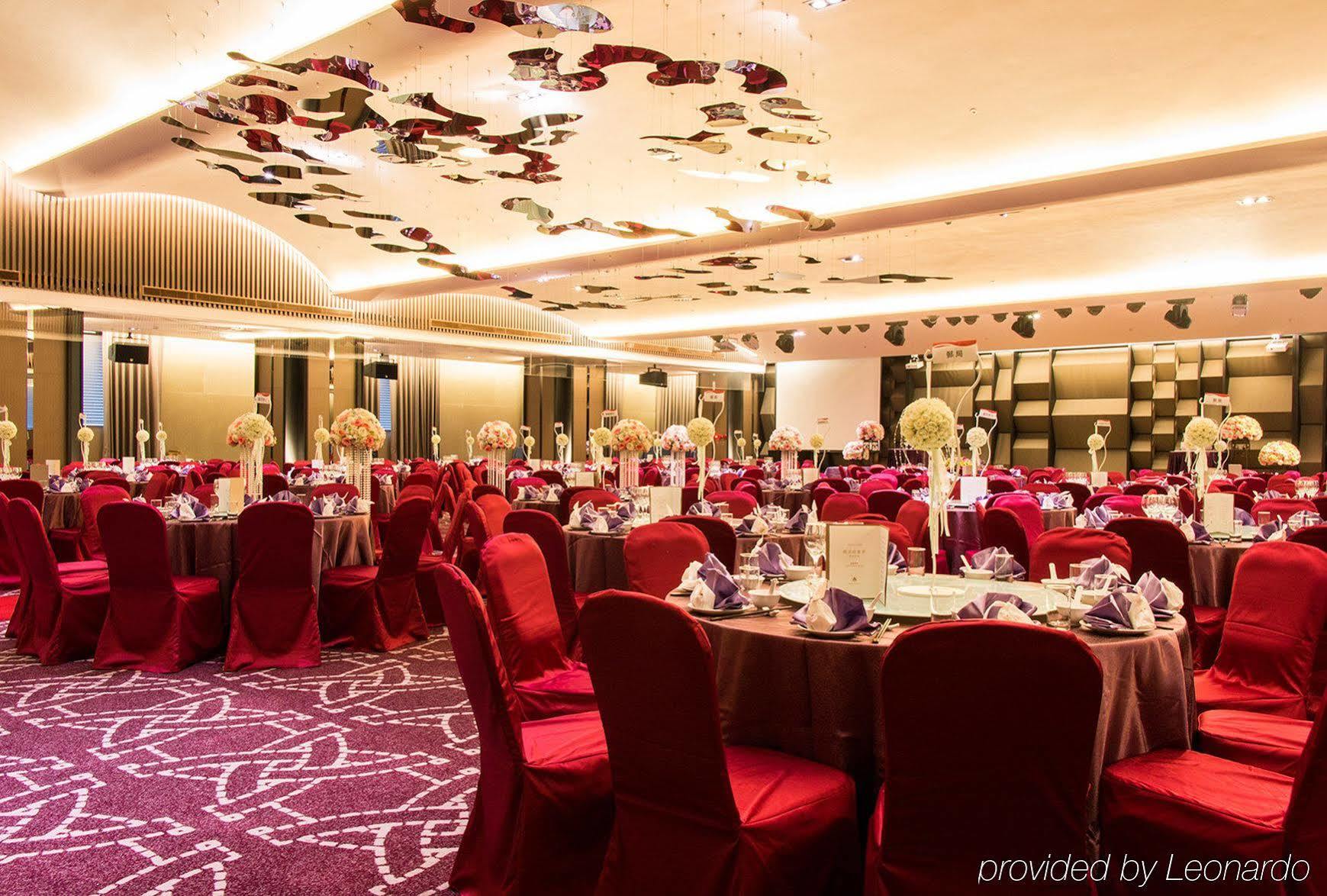 Sheraton Taitung Hotel Kültér fotó The ballroom of the hotel
