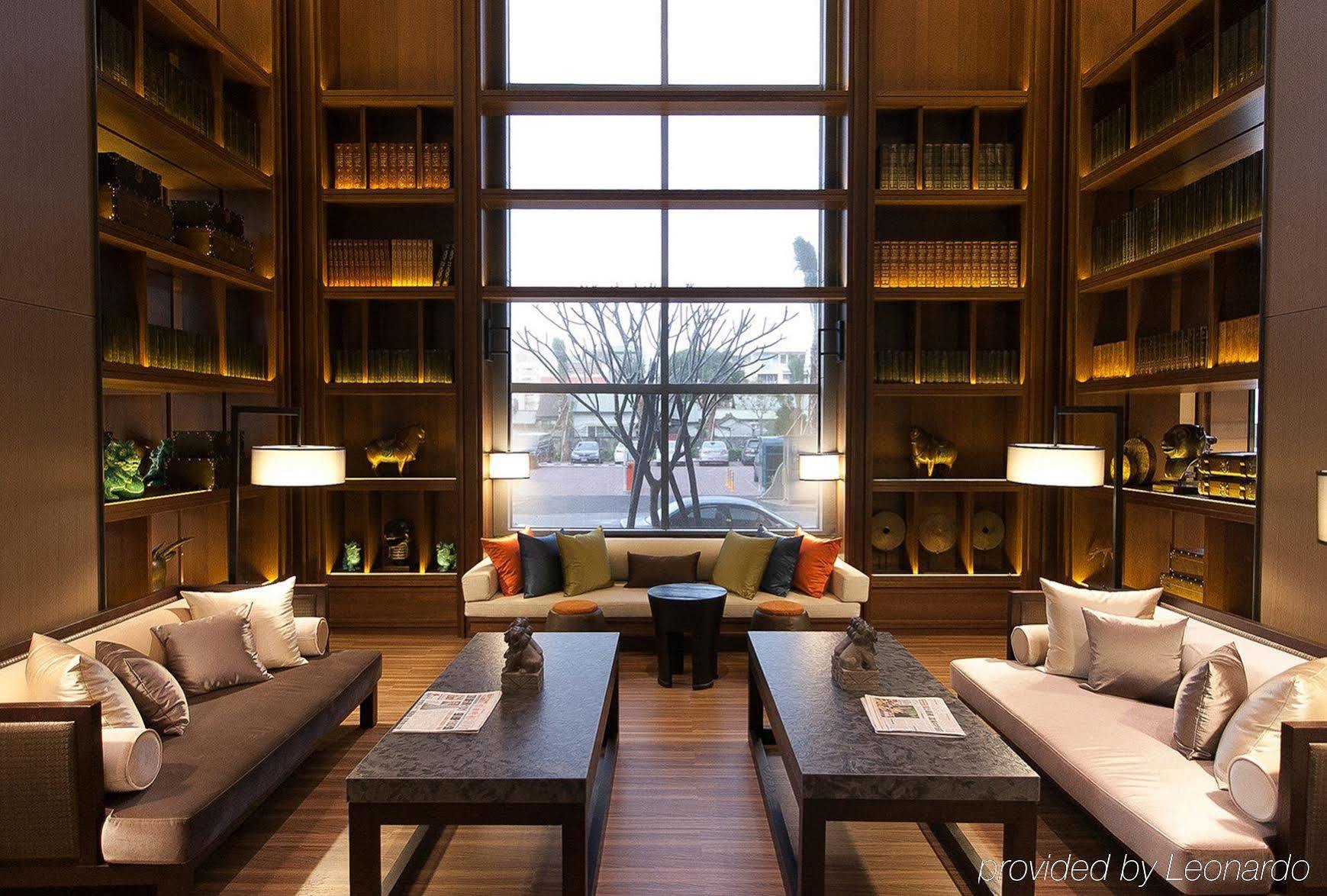 Sheraton Taitung Hotel Kültér fotó Library at The Temple House